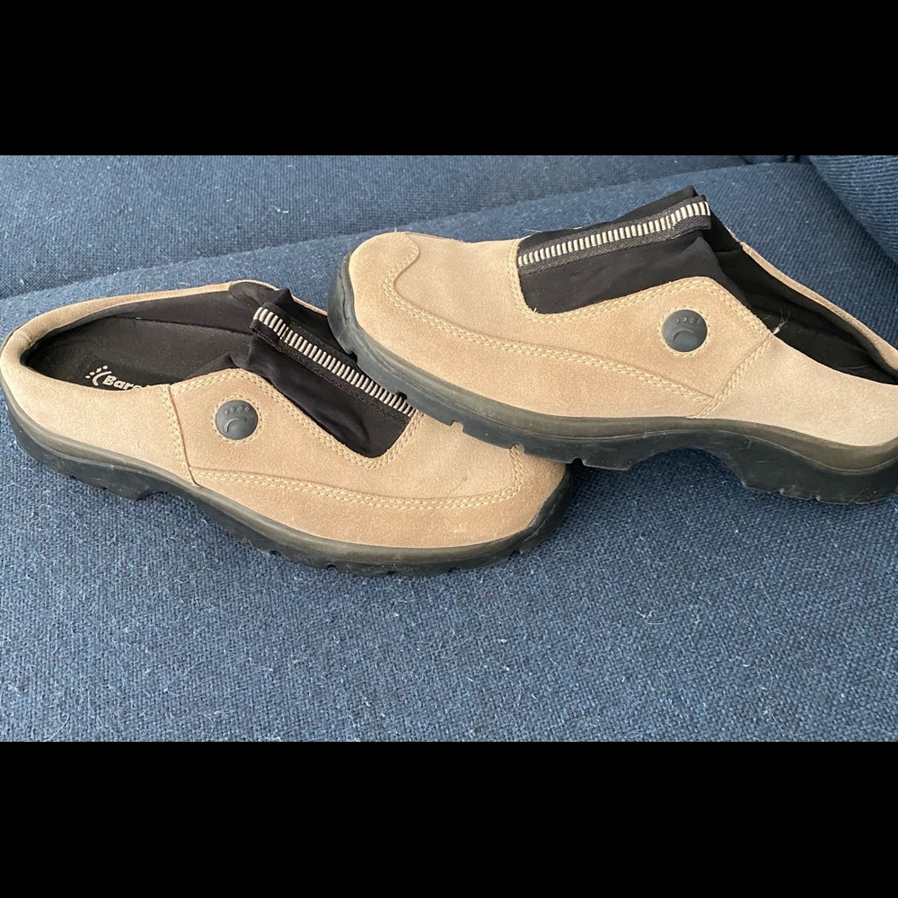BareTraps Sprint Slip ons. Size 8. Great shape.